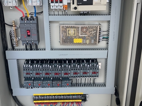 Tủ điều khiển trung tâm + Biến tần + PLC là trái tim của cả hệ thống cũng là giải pháp tiết kiệm năng lượng và tuổi thọ của thiết bị