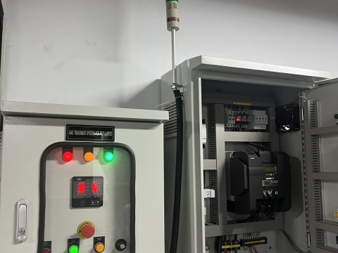 Tủ điều khiển trung tâm + Biến tần + PLC là trái tim của cả hệ thống cũng là giải pháp tiết kiệm năng lượng và tuổi thọ của thiết bị