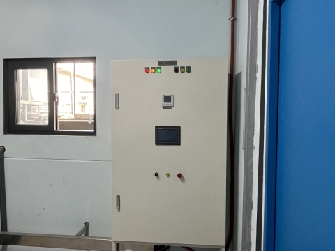 Tủ điều khiển trung tâm + Biến tần + PLC là trái tim của cả hệ thống cũng là giải pháp tiết kiệm năng lượng và tuổi thọ của thiết bị